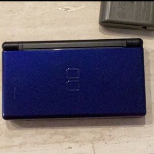 Nintendo DS Lite Console Handheld System & Battery Charger Cobalt Blue
